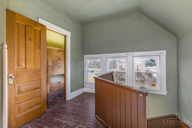 990 Burton Avenue, Cincinnati, OH 45229