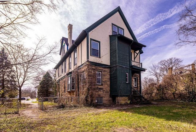990 Burton Avenue, Cincinnati, OH 45229