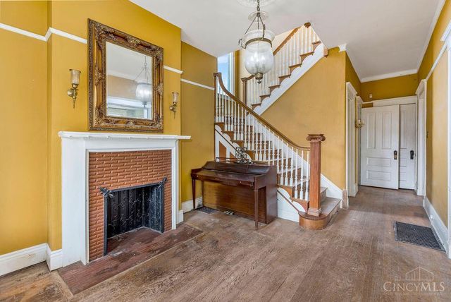 990 Burton Avenue, Cincinnati, OH 45229