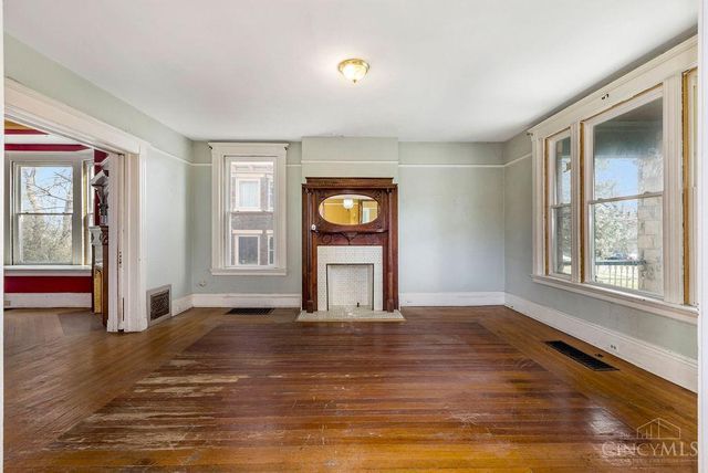 990 Burton Avenue, Cincinnati, OH 45229