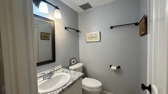 3 Governor Square, Peterborough, NH 03458