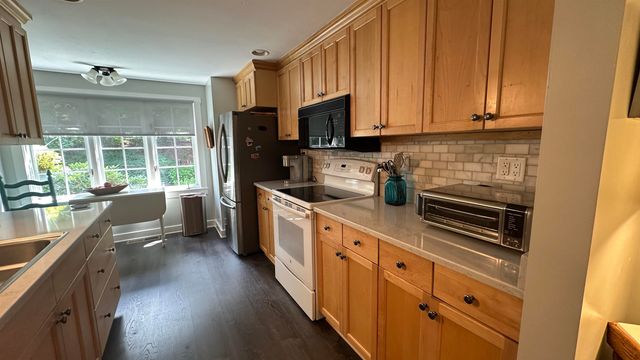 3 Governor Square, Peterborough, NH 03458