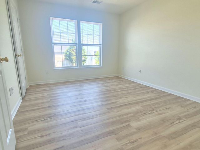 5207 LINDEN DR, Fredericksburg, VA 22407