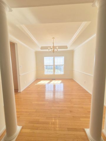 5207 LINDEN DR, Fredericksburg, VA 22407