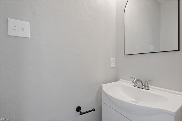 405 Harbour North DR, Chesapeake, VA 23320