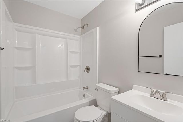 405 Harbour North DR, Chesapeake, VA 23320