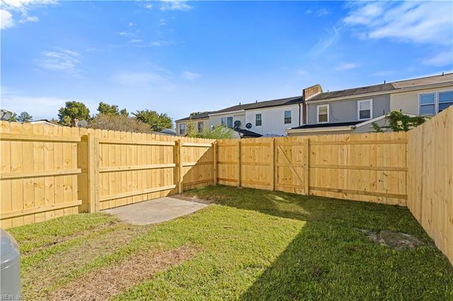 405 Harbour North DR, Chesapeake, VA 23320