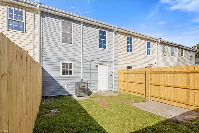 405 Harbour North DR, Chesapeake, VA 23320