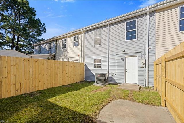 405 Harbour North DR, Chesapeake, VA 23320