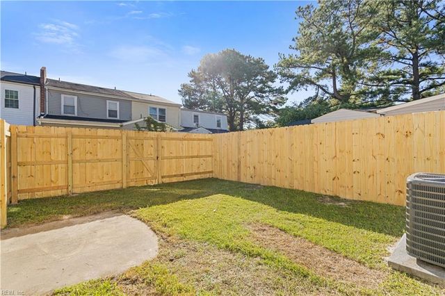 405 Harbour North DR, Chesapeake, VA 23320