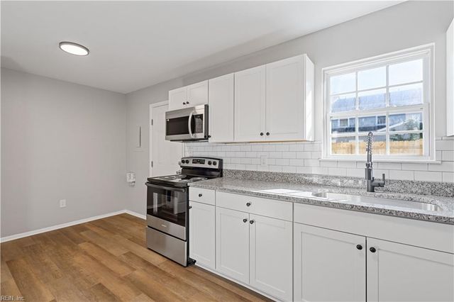 405 Harbour North DR, Chesapeake, VA 23320