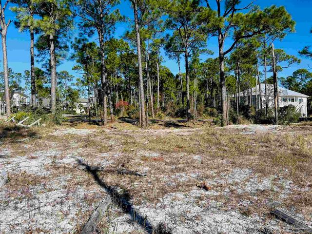 5870 Red Cedar St, Pensacola, FL 32507