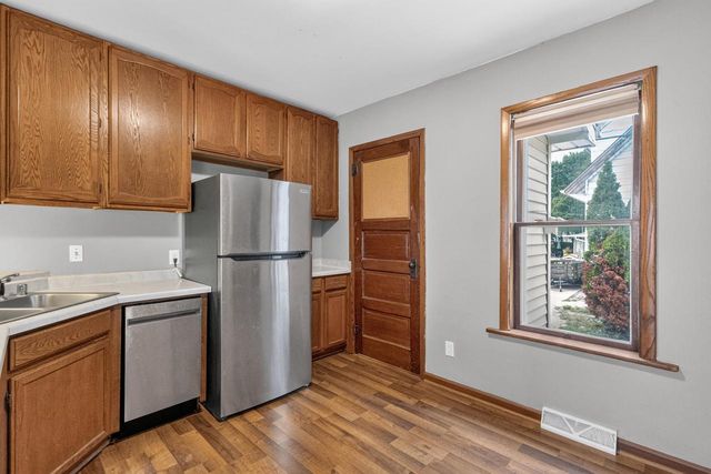 313 E Laflin AVENUE, Waukesha, WI 53186
