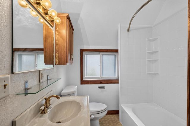 313 E Laflin AVENUE, Waukesha, WI 53186