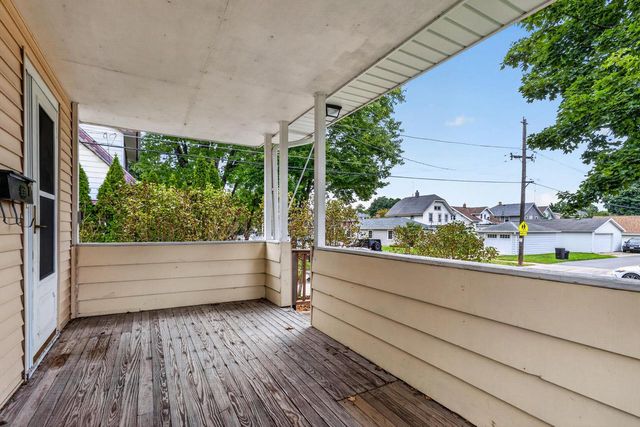 313 E Laflin AVENUE, Waukesha, WI 53186