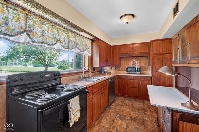 1220 S State Road 67, Pendleton, IN 46064