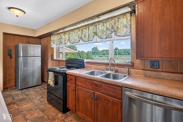 1220 S State Road 67, Pendleton, IN 46064
