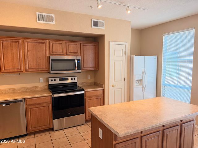 18250 N CAVE CREEK Road 143, Phoenix, AZ 85032