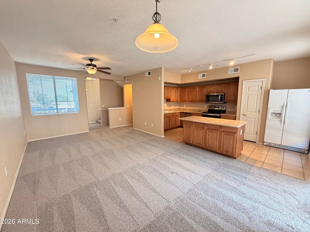 18250 N CAVE CREEK Road 143, Phoenix, AZ 85032