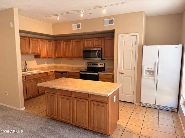 18250 N CAVE CREEK Road 143, Phoenix, AZ 85032
