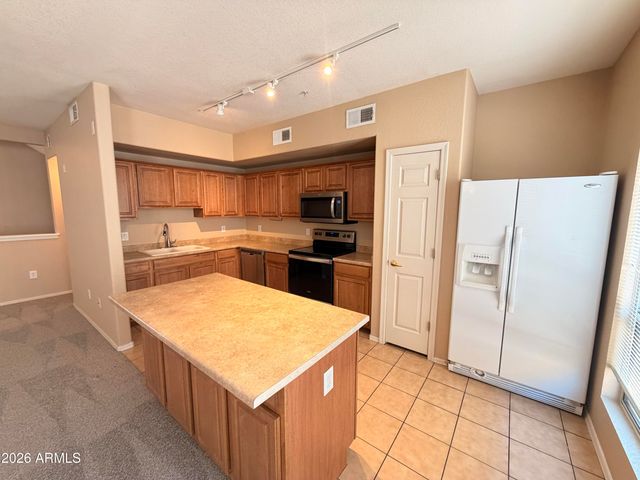 18250 N CAVE CREEK Road 143, Phoenix, AZ 85032