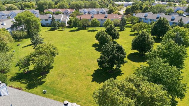 17895 W Braewick Road, Gurnee, IL 60031