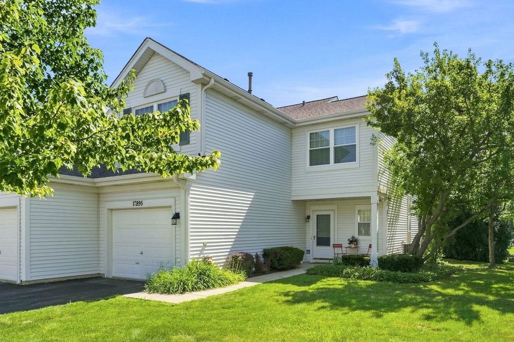 17895 W Braewick Road, Gurnee, IL 60031