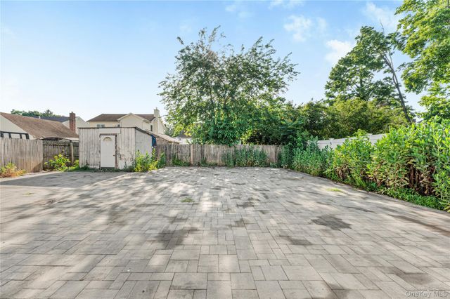 740 Barry Place, Uniondale, NY 11553