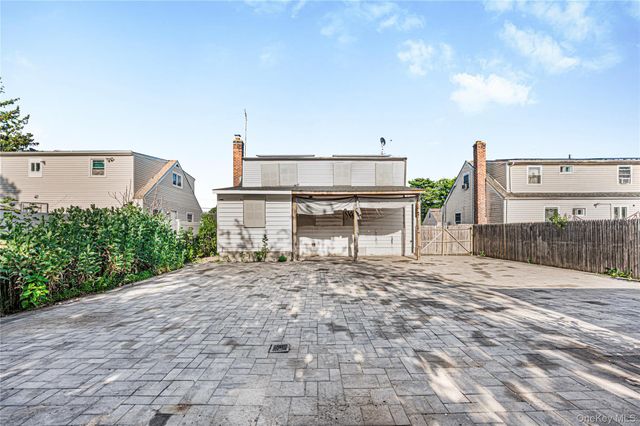 740 Barry Place, Uniondale, NY 11553