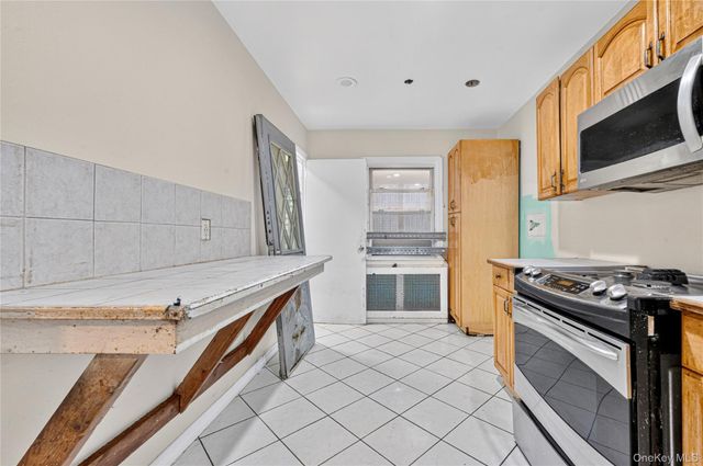 740 Barry Place, Uniondale, NY 11553