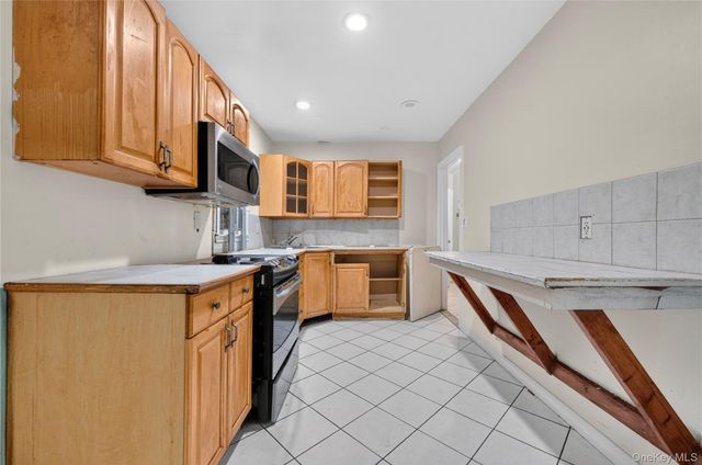 740 Barry Place, Uniondale, NY 11553