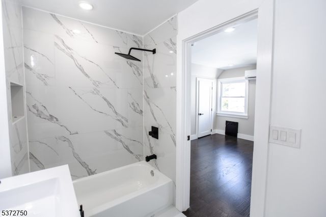 21 Beveridge St, Teaneck Twp., NJ 07666
