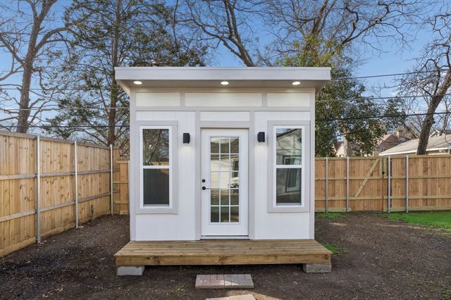 1130 Pioneer Drive, Dallas, TX 75224