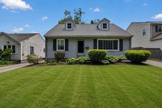 82 Parkside Avenue, Pawtucket, RI 02861