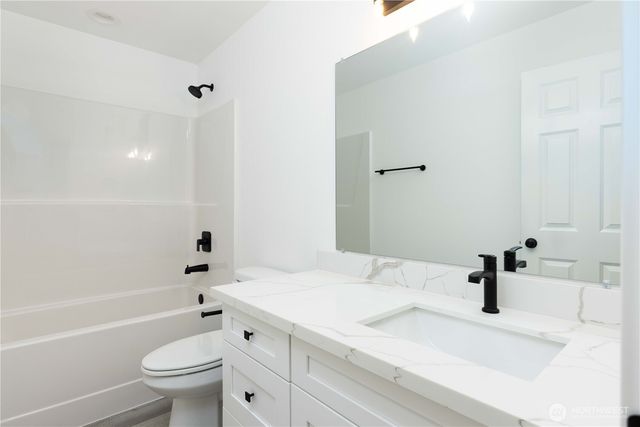 371 E Sullivan Street, Allyn, WA 98524