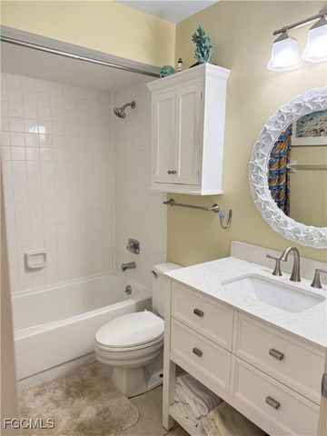 8382 Charter Club CIR 9, Fort Myers, FL 33919