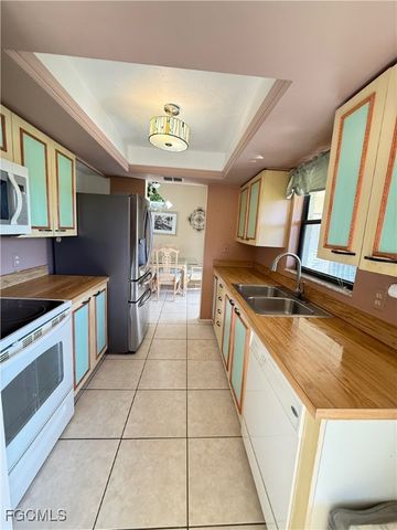 8382 Charter Club CIR 9, Fort Myers, FL 33919