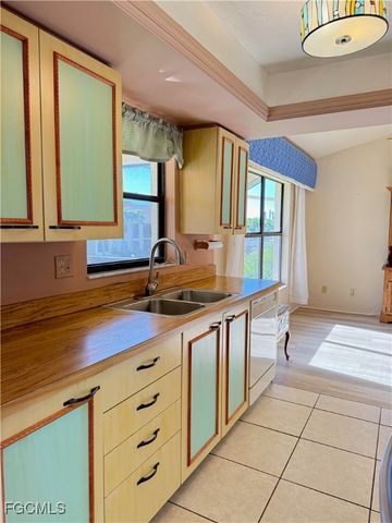 8382 Charter Club CIR 9, Fort Myers, FL 33919