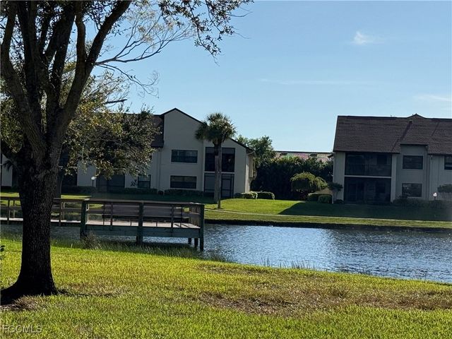 8382 Charter Club CIR 9, Fort Myers, FL 33919