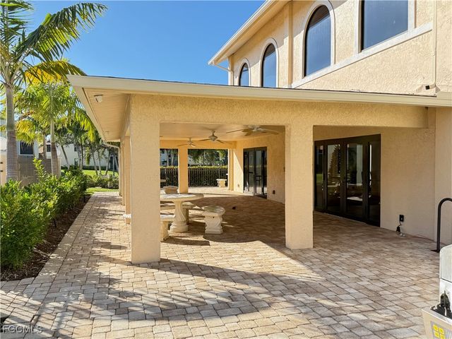 8382 Charter Club CIR 9, Fort Myers, FL 33919