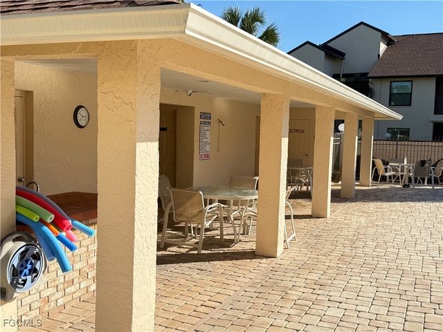 8382 Charter Club CIR 9, Fort Myers, FL 33919