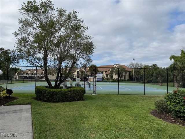 8382 Charter Club CIR 9, Fort Myers, FL 33919
