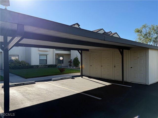 8382 Charter Club CIR 9, Fort Myers, FL 33919