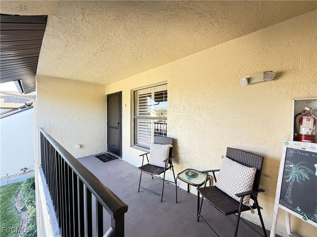 8382 Charter Club CIR 9, Fort Myers, FL 33919