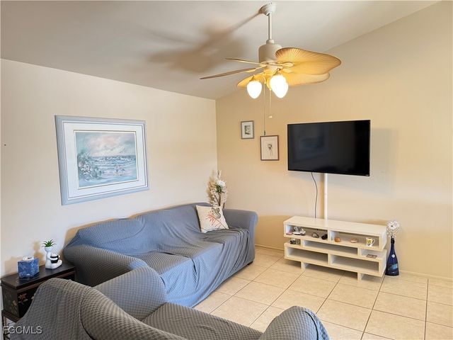 8382 Charter Club CIR 9, Fort Myers, FL 33919