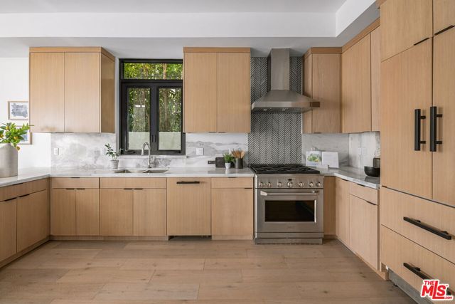 716 Lucile Avenue, Los Angeles, CA 90026