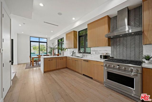 716 Lucile Avenue, Los Angeles, CA 90026