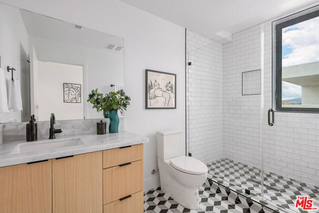 716 Lucile Avenue, Los Angeles, CA 90026