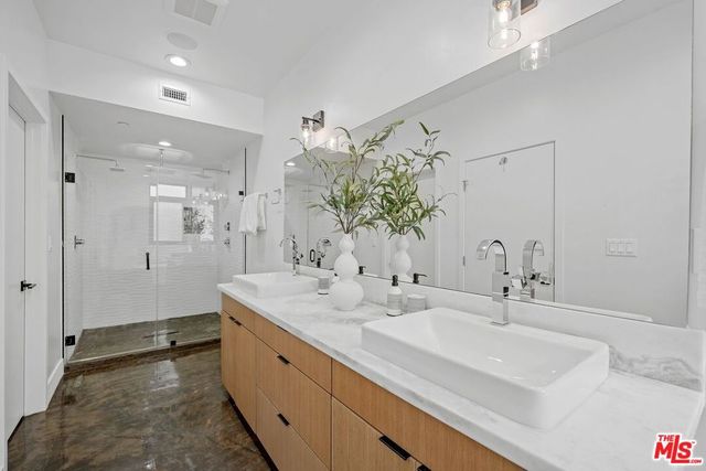 716 Lucile Avenue, Los Angeles, CA 90026