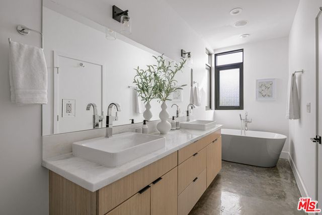 716 Lucile Avenue, Los Angeles, CA 90026